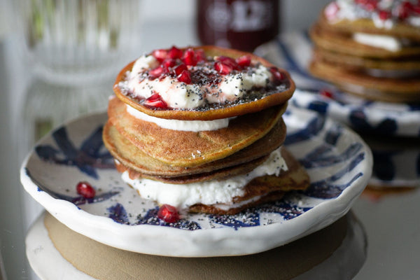 SOFFICI PANCAKE CON ZENZERO E FRUTTI DI BOSCO E CANNELLA