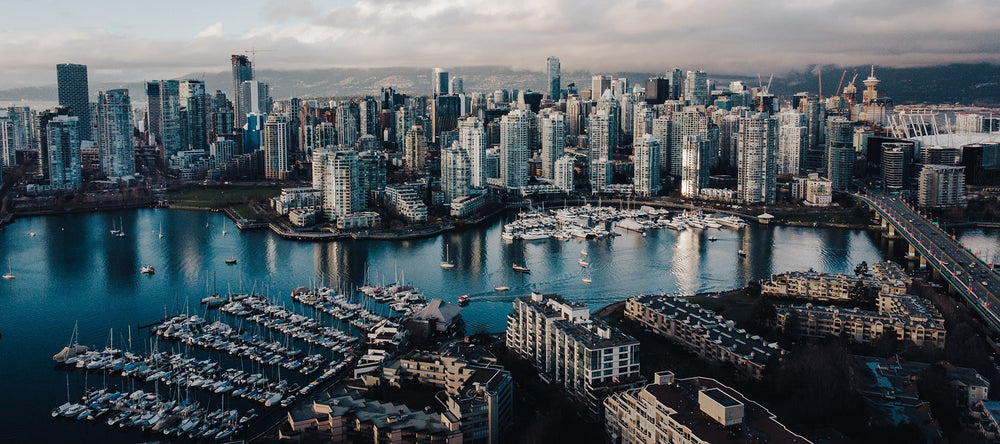 Blick auf die Skyline von Vancouver Kanada, die Stadt, auf die der Fokus dieses Reisetagebuch Eintrags ist.
