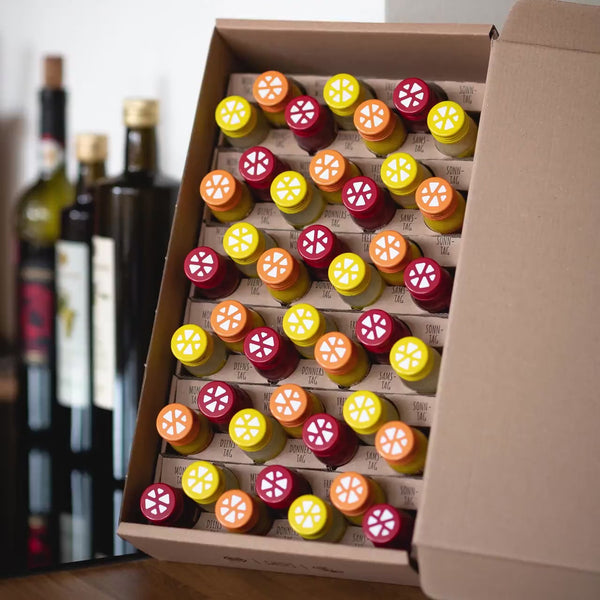Die geöffnete Verpackung der Ingwer Shot Kur. Die Verpackung leert sich Ingwer Shot für Ingwer Shot.